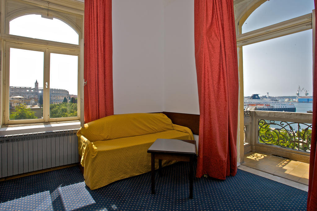 Guest House Hotel Riviera Pula Exterior foto