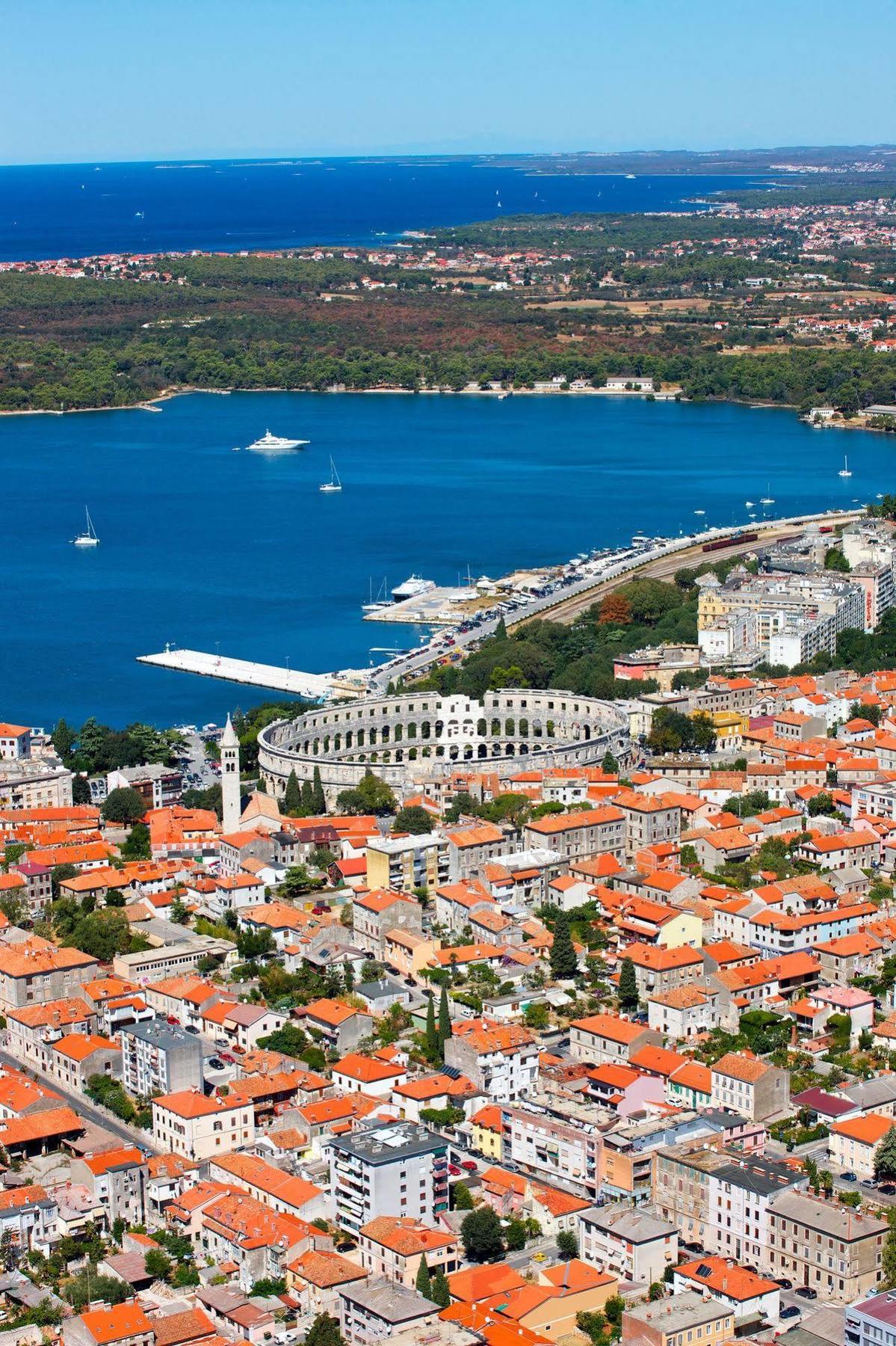 Guest House Hotel Riviera Pula Exterior foto