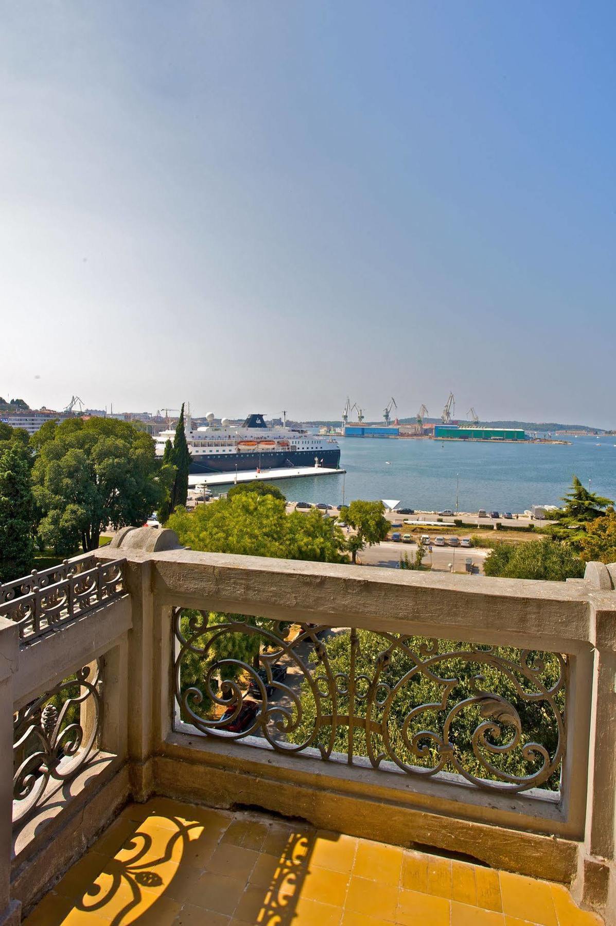 Guest House Hotel Riviera Pula Exterior foto